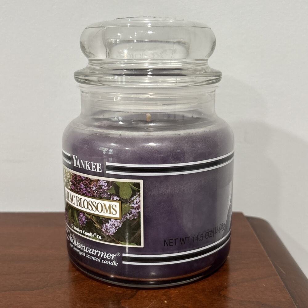 YANKEE CANDLE Lilac Blossom Medium Black Band Jar - VTG Unburned New 14.5oz - Picture 4 of 7